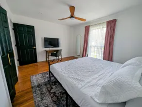 Charming Lux Gem in Med Center! | 2 K Bds + Patio - Image 4