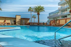 Bright and cosy · 2 Pools · Beach 3 minutes away - Image 5