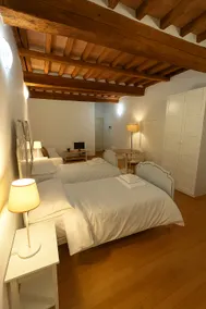 Room with private bathroom - Image 2