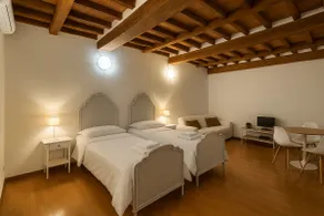 Room with private bathroom - Image 3