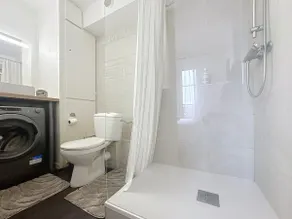 City center apartment with terrace - Image 5