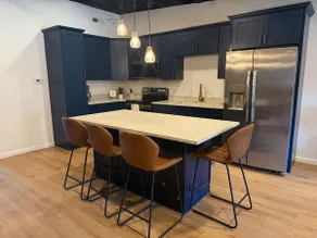 Modern River-View Loft in Historic Boneyfiddle - Image 5