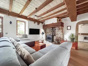 200 sqm house with large garden & parking - Image 2