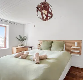 200 sqm house with large garden & parking - Image 5