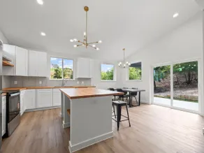 Modern Retreat in the Pine Forest of Bastrop - Image 2