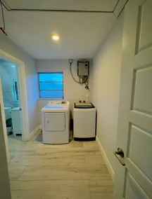 Home in Davie - Image 5