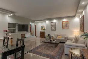 Spacious & central 2BR apt in Agia Paraskevi - Image 2