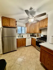 Entire Cozy Apartment Fully Renovated Modern Style - Image 5
