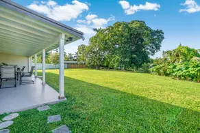 Large Family Villa with Large Patio and BBQ - Image 4