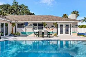 Heated Pool-NearBeaches-Pickleball-Arcade-Minigolf - Image 2