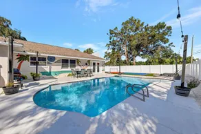 Heated Pool-NearBeaches-Pickleball-Arcade-Minigolf - Image 3