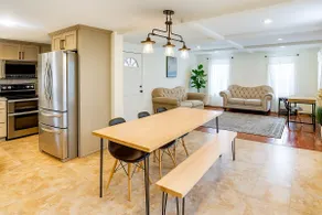 2-BR House | Pet-Friendly | Wi-Fi & Smart TV - Image 4