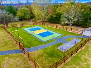 The Unbrined Getaway:Pickleball, HotTub, Dogs &Fun - Image 2