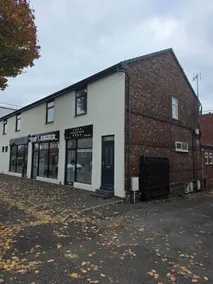 Modern 2-Bedroom Apartment with Free Parking in Warrington - Image 2