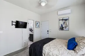 The Onyx Room - Image 3