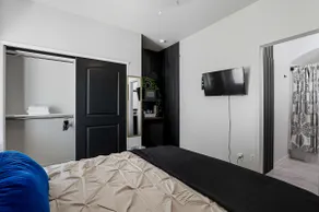 The Onyx Room - Image 4