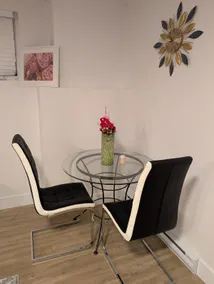 Charming Haven House - Image 4