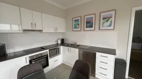 Blue Water Lane Apartment Stylish Coastal Retreat for Two - Image 3