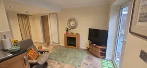Retro Retreat - Image 4