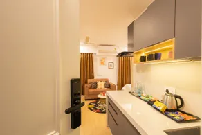 Cloudora| Near Airport|Self Check In|Wifi - Image 4