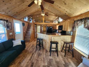 Dark Sky Cabin on 10 Acres - Image 2