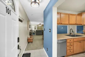 Condo 2 min to Sports Complex/ 20 min to Champaign - Image 3