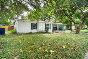 Charming Modern Cottage Near Downtown Fort Worth - Image 5