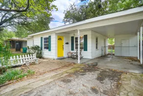 Charming Modern Cottage Near Downtown Fort Worth - Image 3