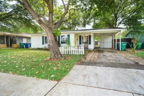 Charming Modern Cottage Near Downtown Fort Worth - Image 2
