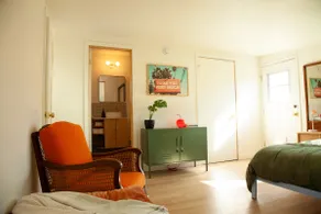 Coastal One Bedroom Entire Guest House - Image 4