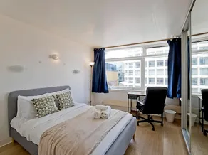 Tottenham Court Road, 2 bed, balcony, lift - Image 2