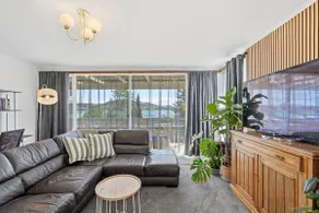 Stunning water view – Cozy 3BR Retreat - Image 4