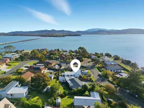Stunning water view – Cozy 3BR Retreat - Image 2