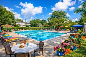 3BR Condo w/ Pool Near HPU & Market + Desk - Image 2