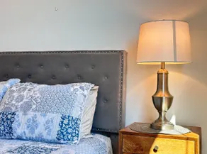 Modern 2BR Shafter Retreat · Wi-Fi & Parking - Image 2