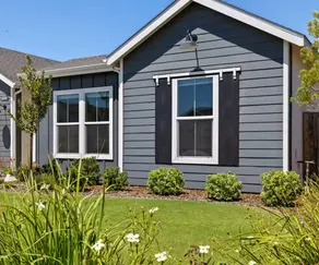 Modern 2BR Shafter Retreat · Wi-Fi & Parking - Image 4