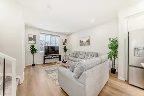 Townhouse in SE Calgary - AC/Garage/BBQ - Image 3