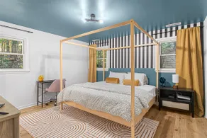 Zoo-Themed Family Home Sleeps 8 with Arcade Game - Image 2