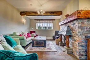 Historic 4 Bedroom Home in Dunham Massey - Image 4