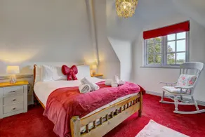 Historic 4 Bedroom Home in Dunham Massey - Image 2