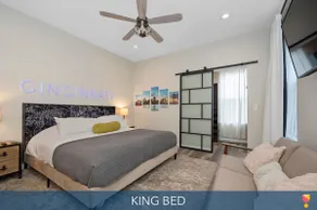 Stylish Townhouse with Game Room, King Suite - Image 3