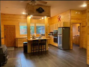 Pond-side cabin with hot tub & brand new sauna - Image 5