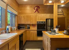 Pond-side cabin with hot tub & brand new sauna - Image 4