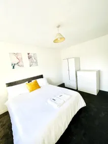 4BR RetreatII Modern Home II Long stays available - Image 4