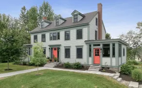 4 Bedroom House with Chef's Kitchen on Main Street - Image 5