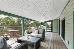 4 Bedroom House with Chef's Kitchen on Main Street - Image 2