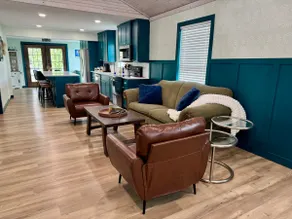 Quaint & Cozy bungalow - Image 2