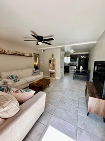Comfy Modern Midtown Condo — walk to Hospitals - Image 5