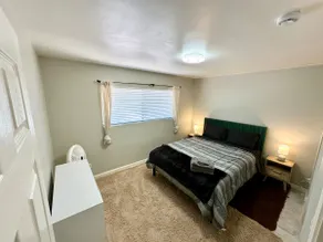 Comfy Modern Midtown Condo — walk to Hospitals - Image 4