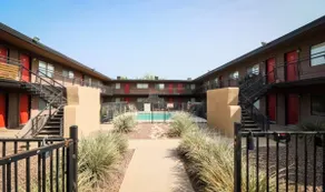 Comfy Modern Midtown Condo — walk to Hospitals - Image 2